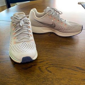 Women’s Pegasus 34 sneakers. Size 6.5